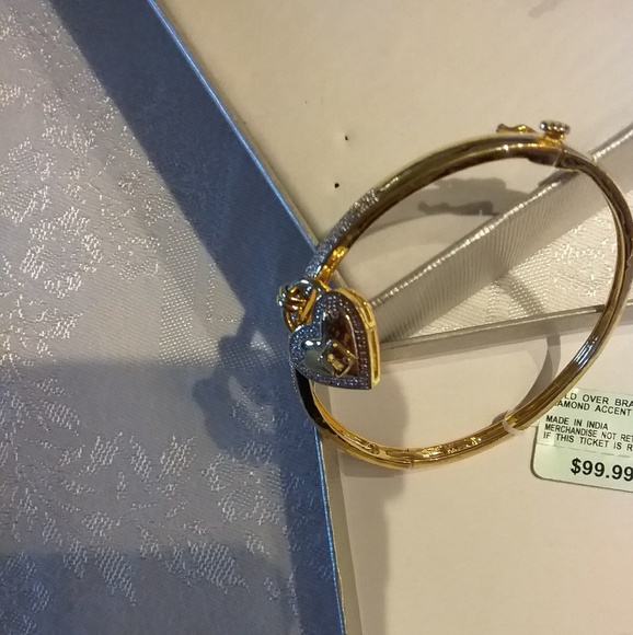 Beautiful Gold over brass Bracelet Diamond accent - Picture 6 of 8